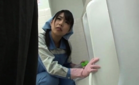 Naughty Cleaning Lady Seizes The Chance To Enjoy A Meat Pole
