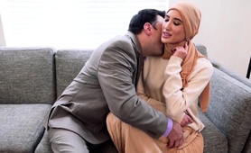 Hijab First Blind Date