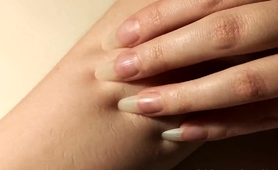 amateur-femdom-vixen-buries-her-fingernails-in-her-soft-skin